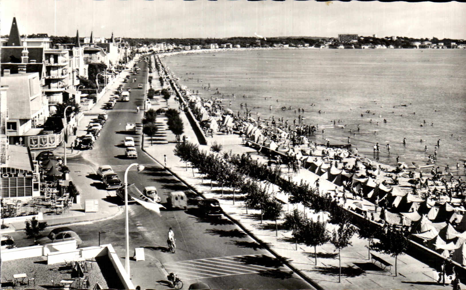 Royan — Cours de la Martinique, La Pointe de Vallières — M. Derjaud, photographe