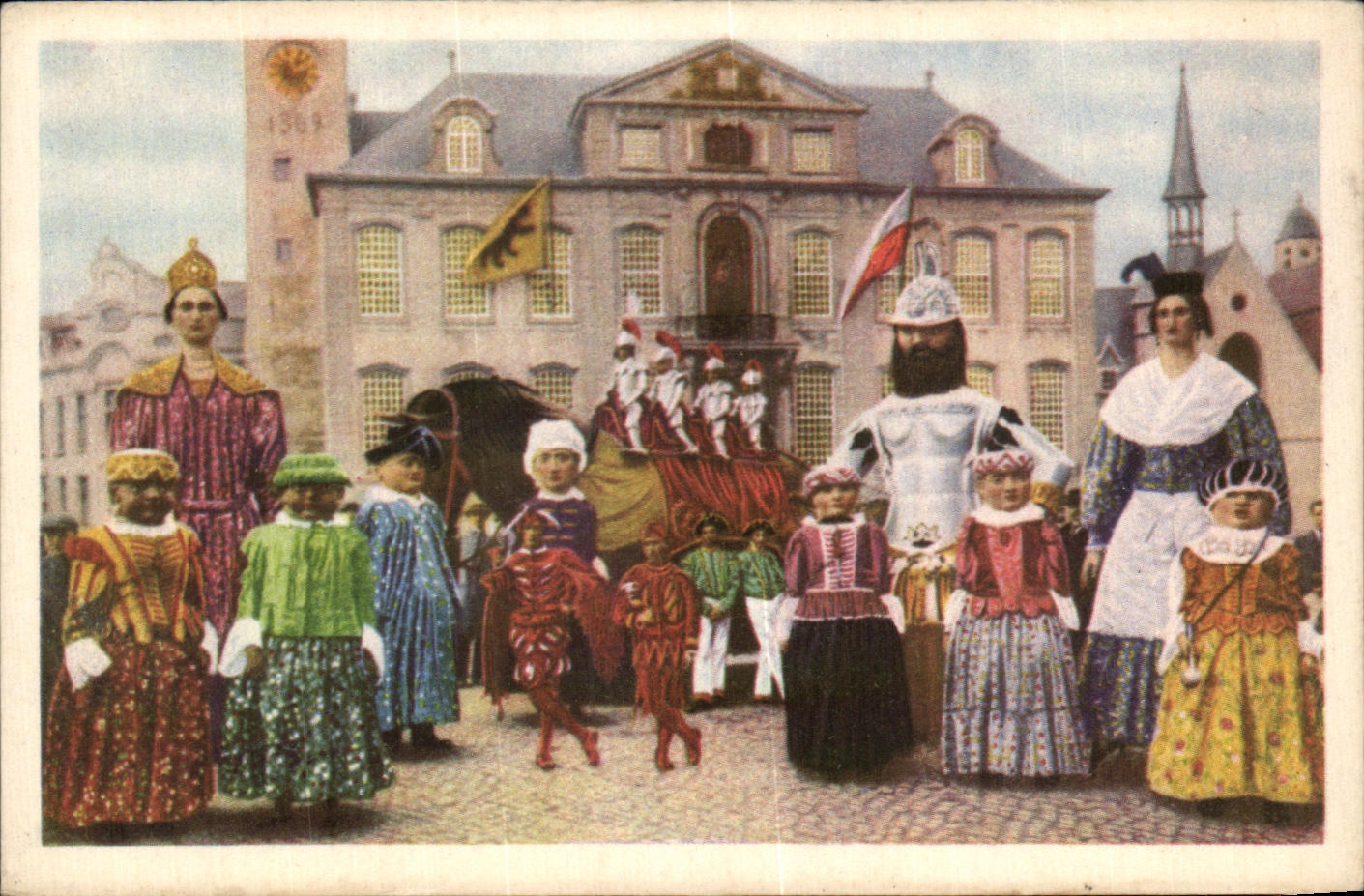 Image Collection de Folklore Belge Cote d'or Lierre Un imposant groupe de geants entourent le cheval Bayard 