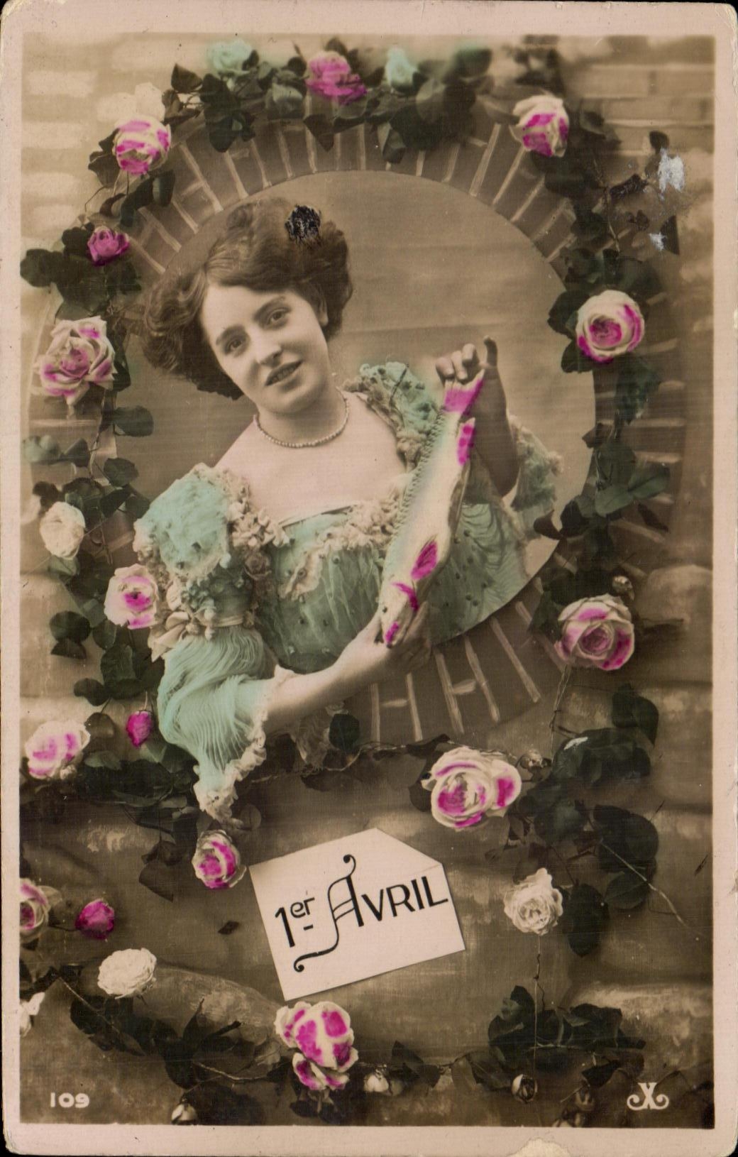 CPA Fantaisie Femme Avril 