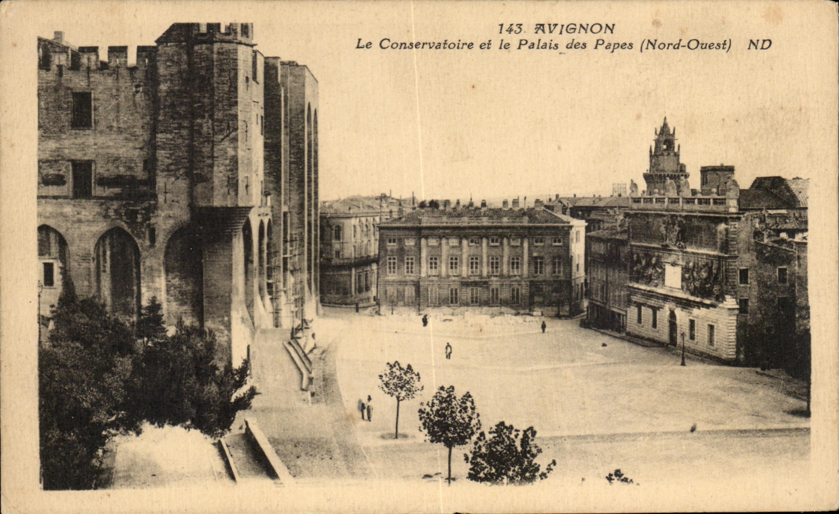 CPA Avignon Le Conservatoire Et Le Palais Des Papes