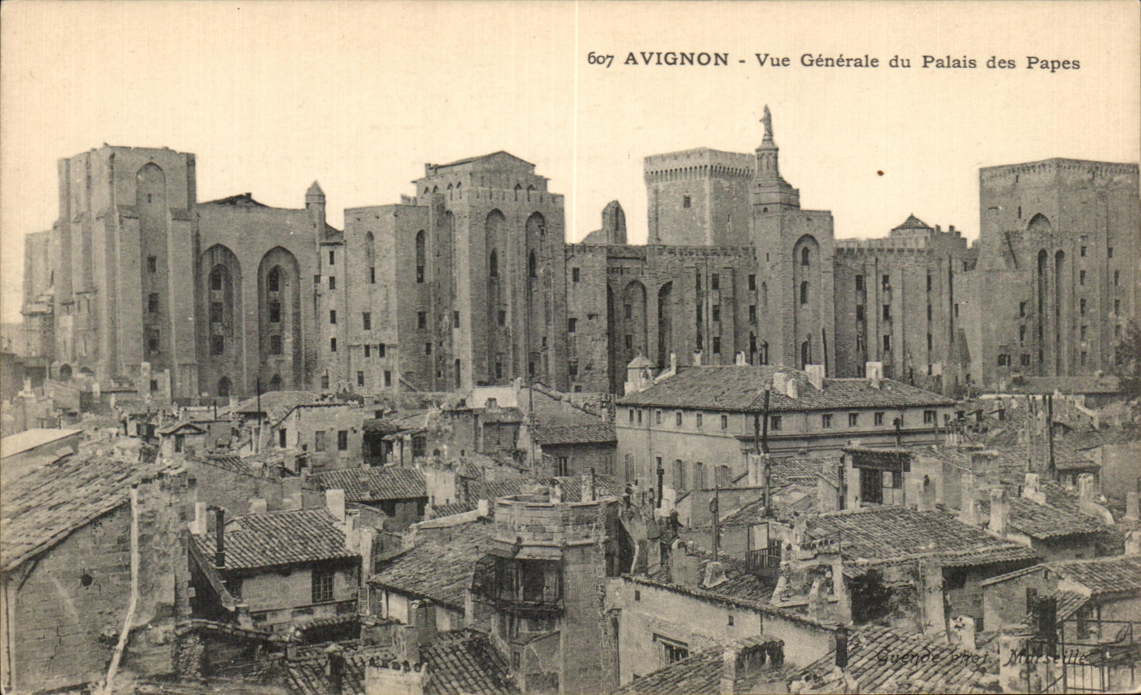 CPA Avignon Vue Gendrale Prise Du Palais Des Papes