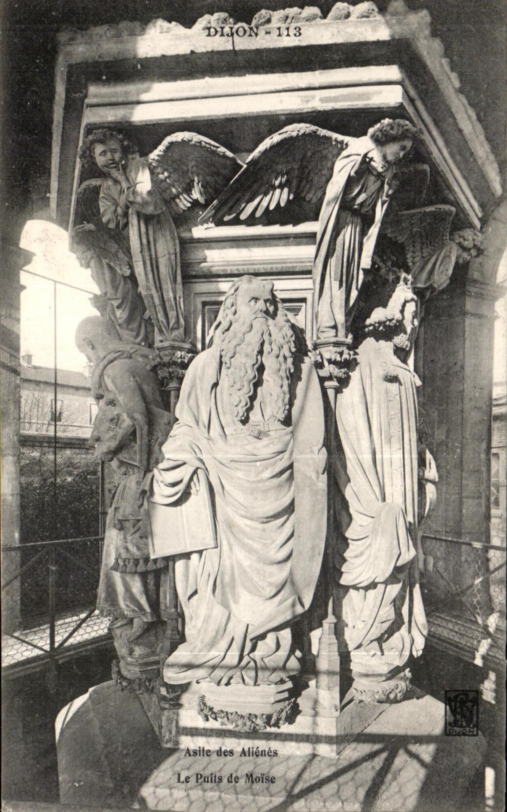 CPA Asile des Alienes Le Puits de Moise Dijon Anges