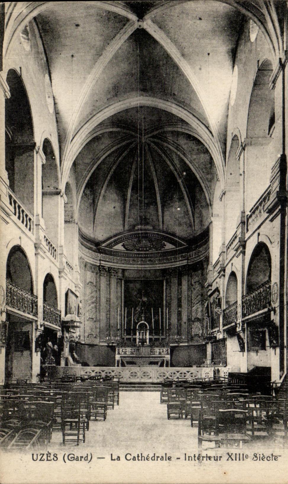 CPA Uzes La Cathedrale Interieur du 13eme 