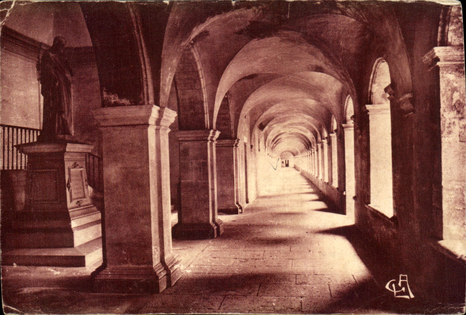 CPA Valbonne Pont Saint Esprit Le Grand Cloitre