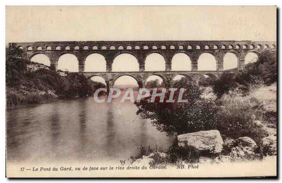 Le Pont du Gard — vu de face sur la rive droite du Gardon — ND. Phot