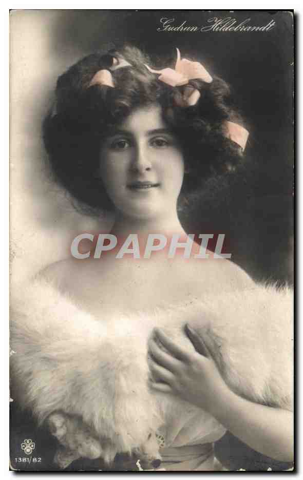 Gudrun Wildebrandt — portrait féminin avec fourrure — éditeur inconnu, n° 1381/82