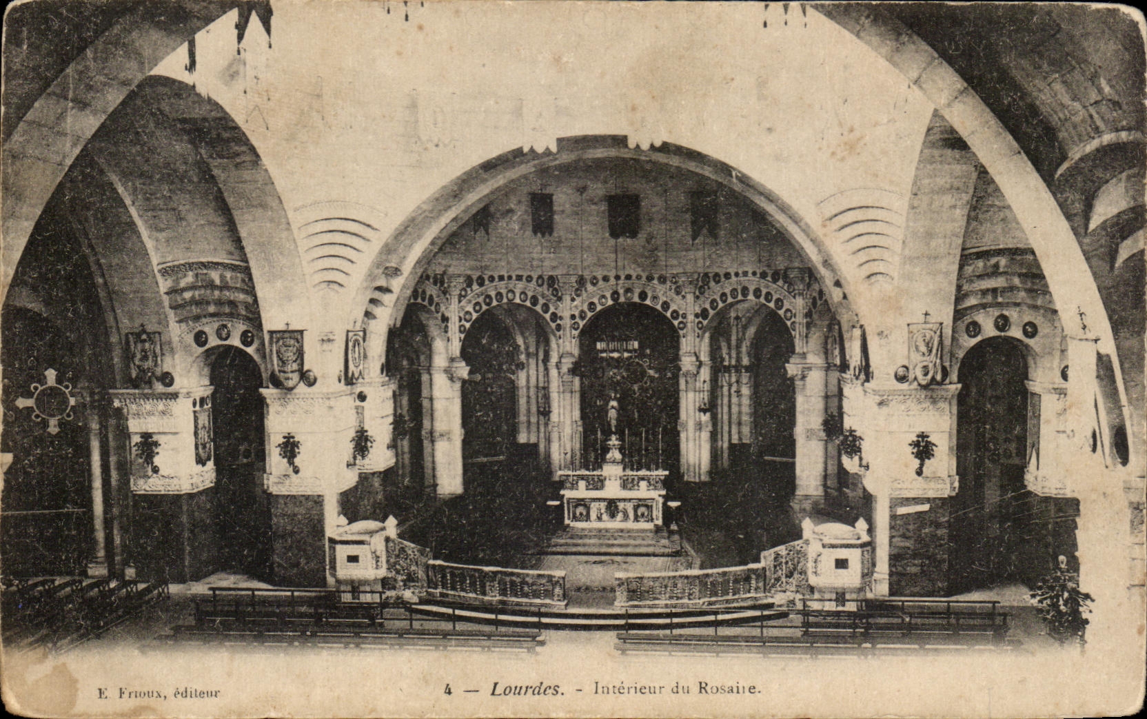 CPA Lourdes Interieur Du Rosaine