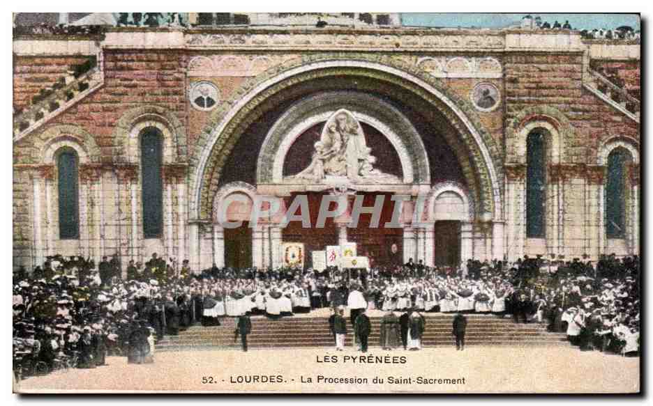 CPA Les Pyrenees Lourdes La Procession du Saint Sacrement