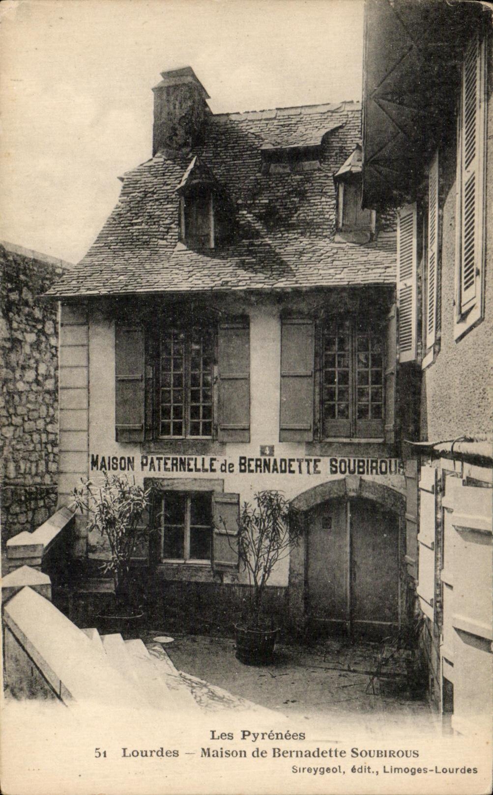 CPA Les Pyrenees Lourdes Maison de Bernadette Soubirous Sireygeol edit Limogec Lourdes