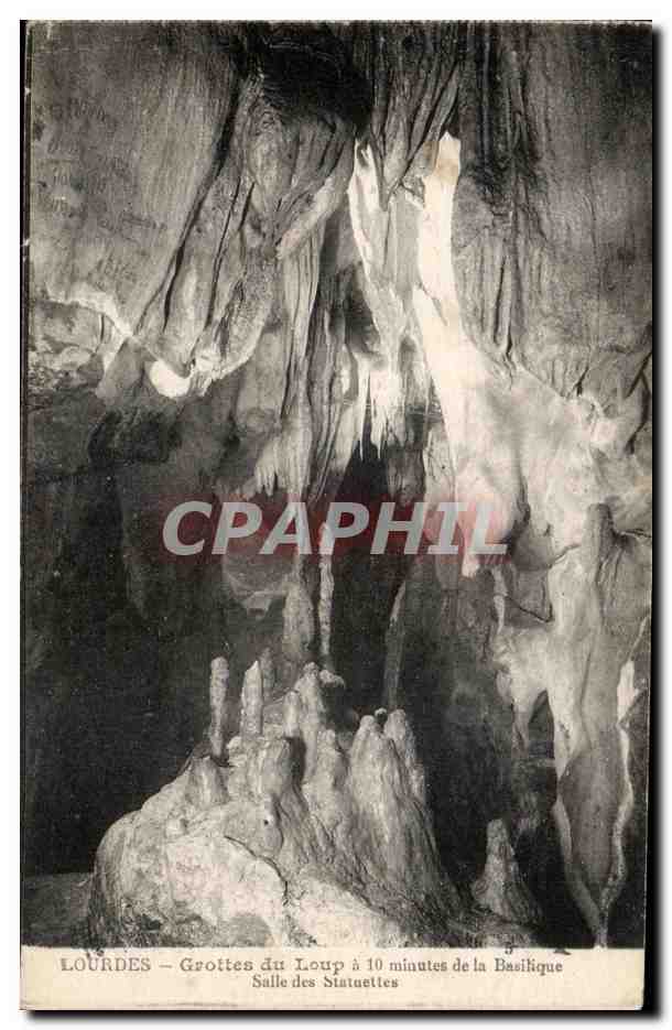CPA Lourdes Grottes du Loup a 10 minutes de la Basilique Salle des statuettes