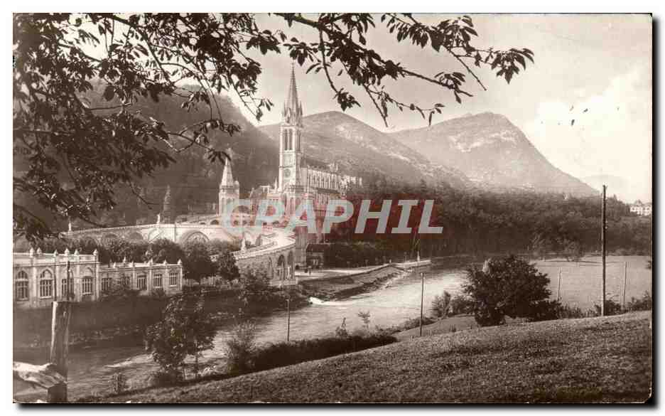 CPA Lourdes La Basilique et la Gave