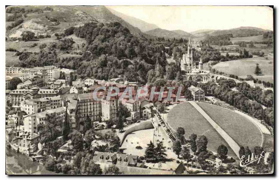 CPA Lourdes La Basilique Vue Generale