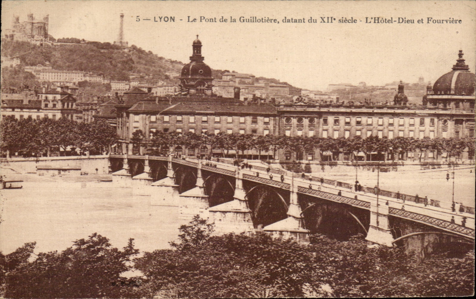 LYON - Le Pont de la Guillotière, datant du XIIe siècle - L'Hôtel-Dieu et Fourvière