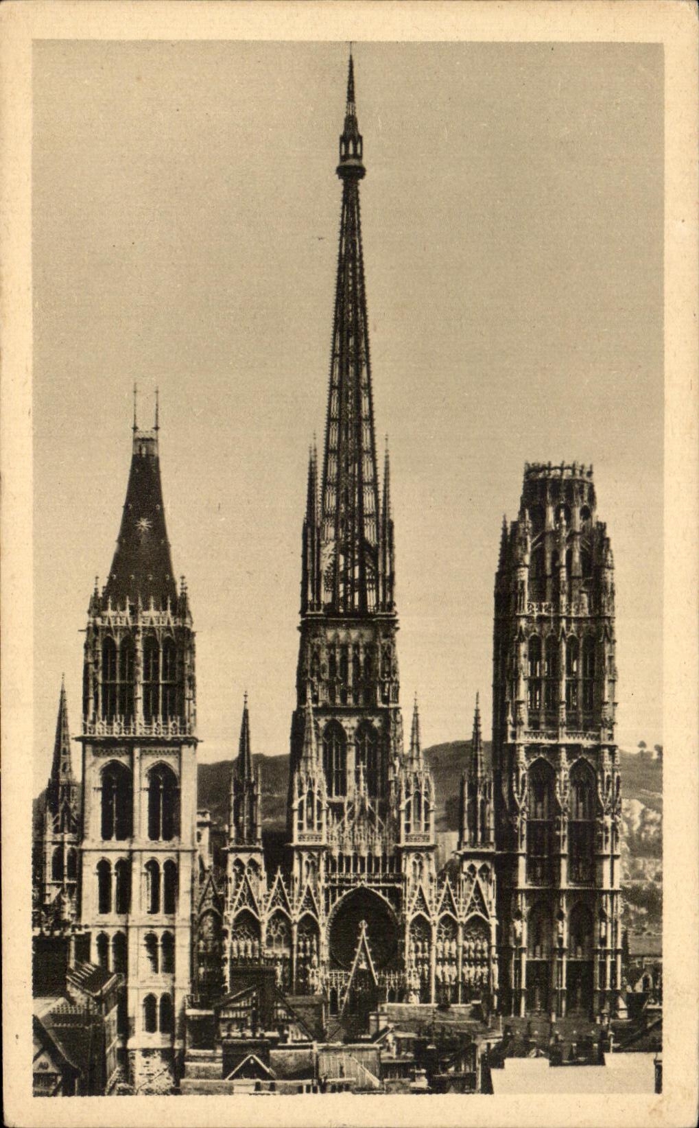 CPA Rouen La Cathedrale La Facade et la Fleche
