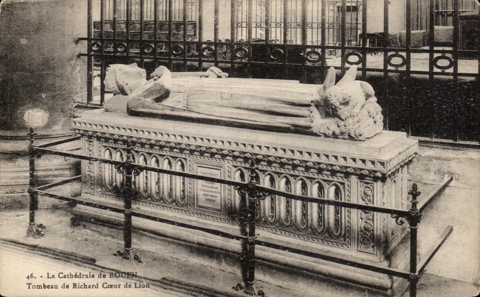 CPA La Cathedrale de Rouen Tombeau de Richard Coeur de Lion