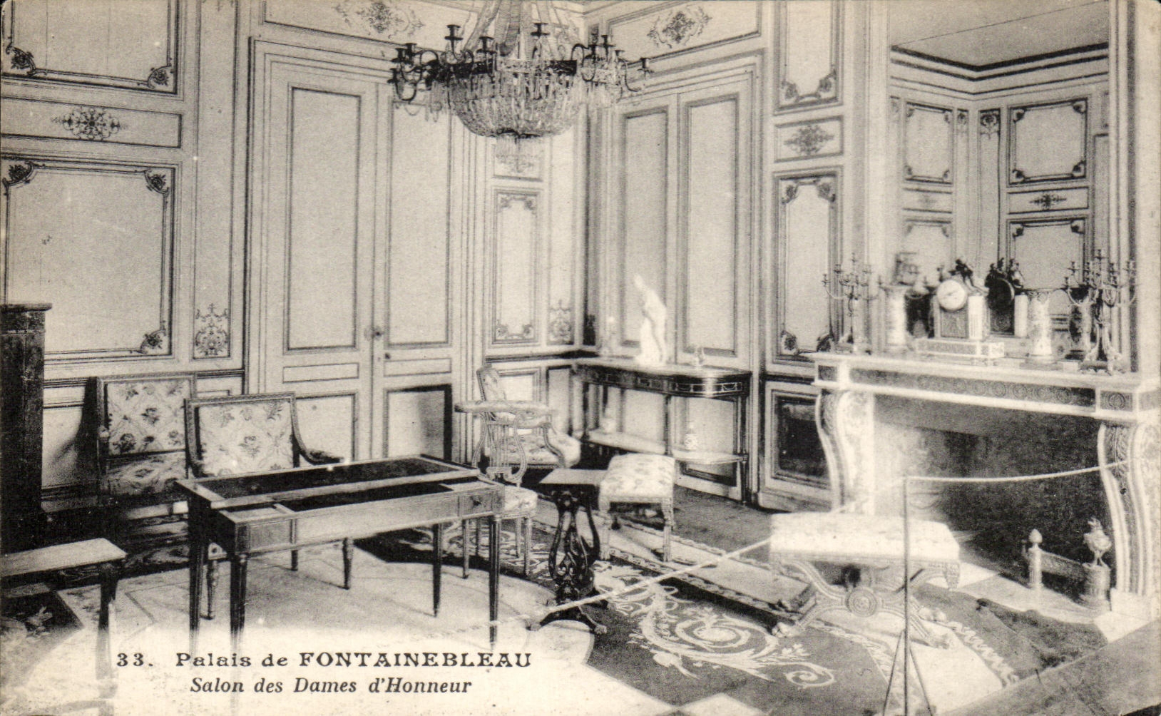 Palais de FONTAINEBLEAU — Salon des Dames d'Honneur — n°33