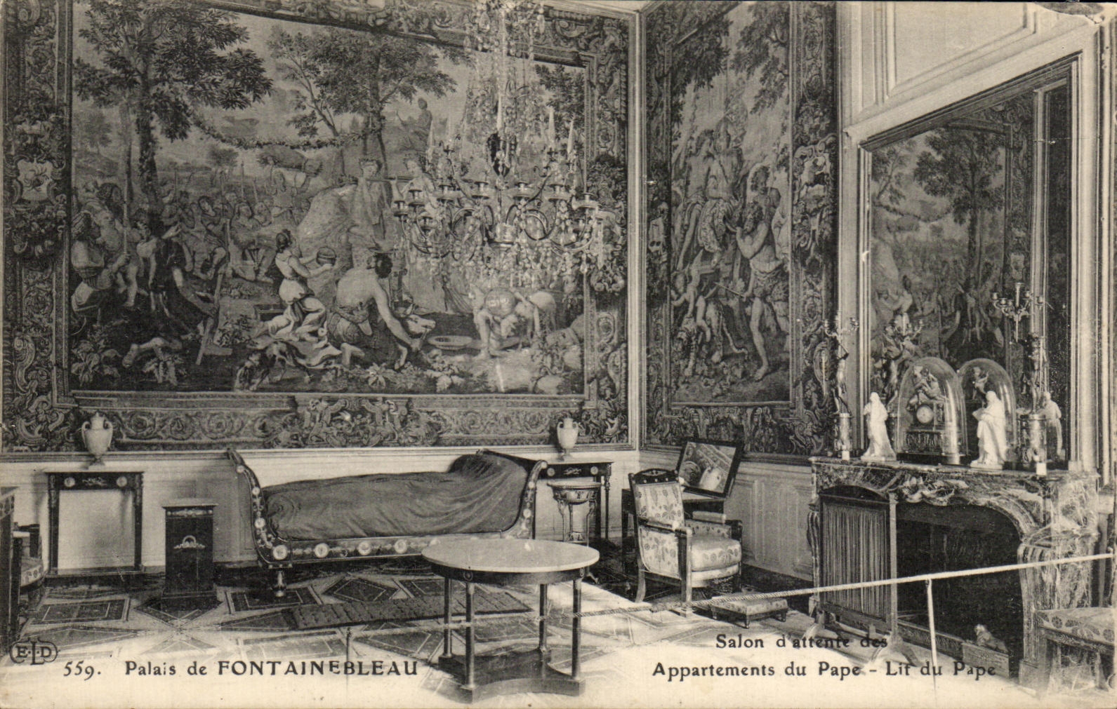 Palazzo di FONTAINEBLEAU — Salone d'attesa degli Appartamenti del Papa — Letto del Papa — Editore E.P.D. n° 559