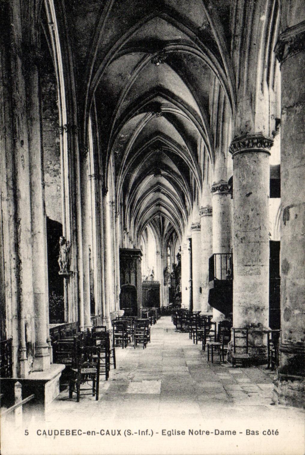 CPA Caudebec en Caux Eglise Notre Dame Bas Cote