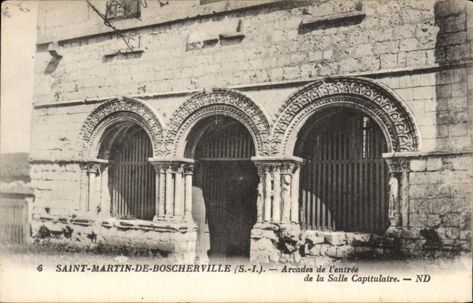 CPA Saint Martin de Boscherville Arcades de l'entree de la salle capitulaire