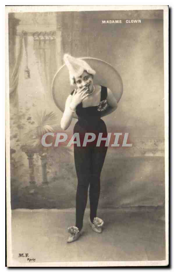Madame Clown — artiste de cirque — M.E. Paris