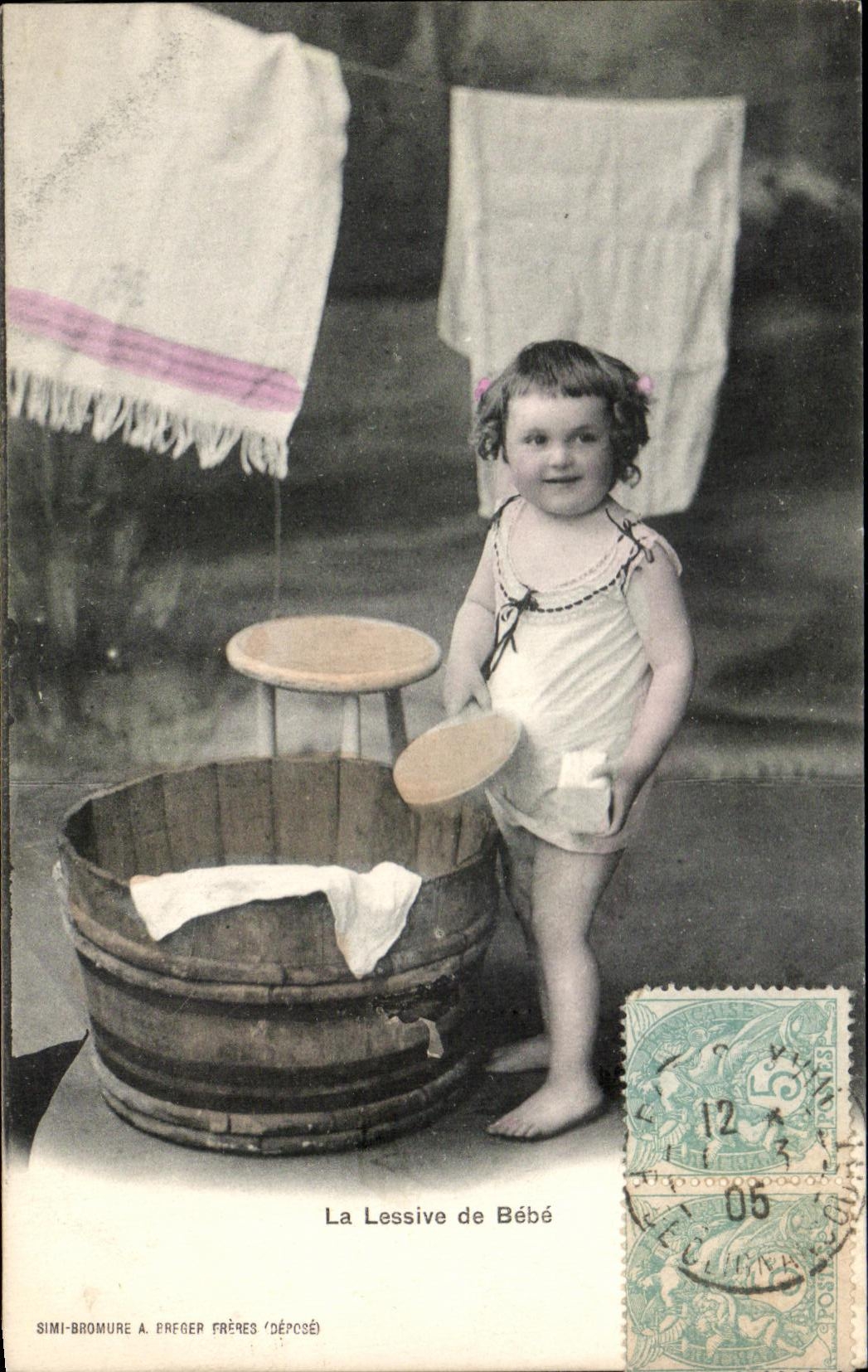 CPA Fantaisie Enfant La lessive de bebe