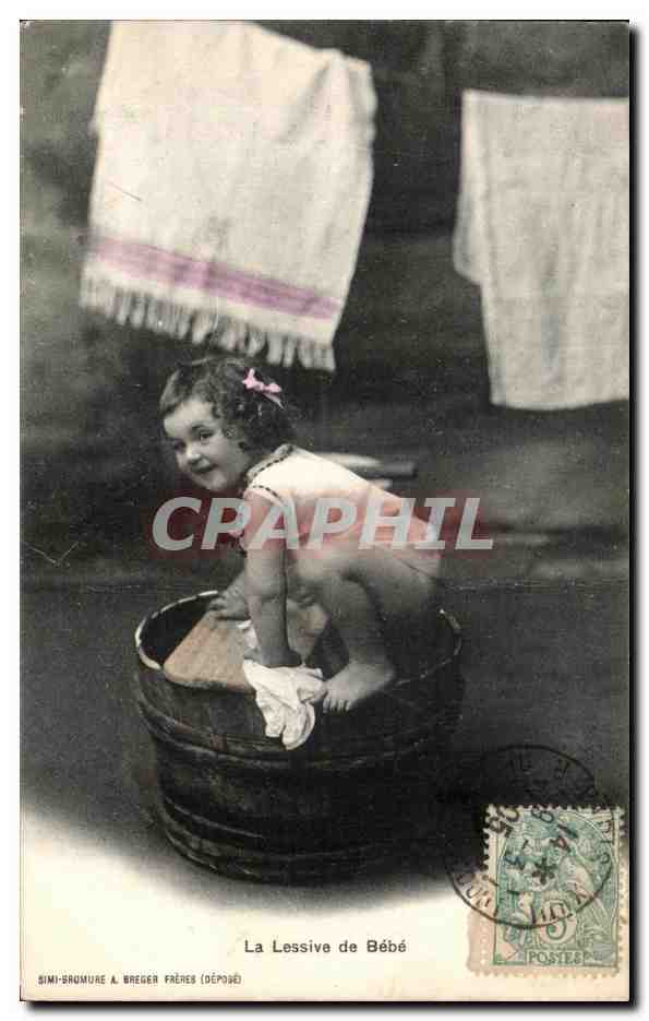 CPA Fantaisie Enfant La lessive de bebe
