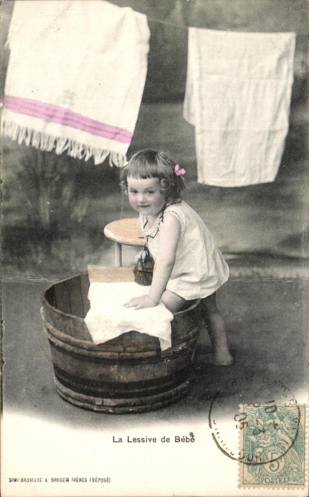 CPA Fantaisie Enfant La lessive de bebe