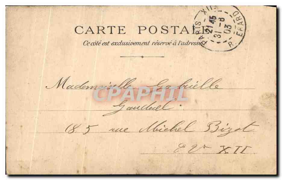 Mujer sentada cerca de un faro — escena marítima — editor: Mille Lendre Laiques — Reverso