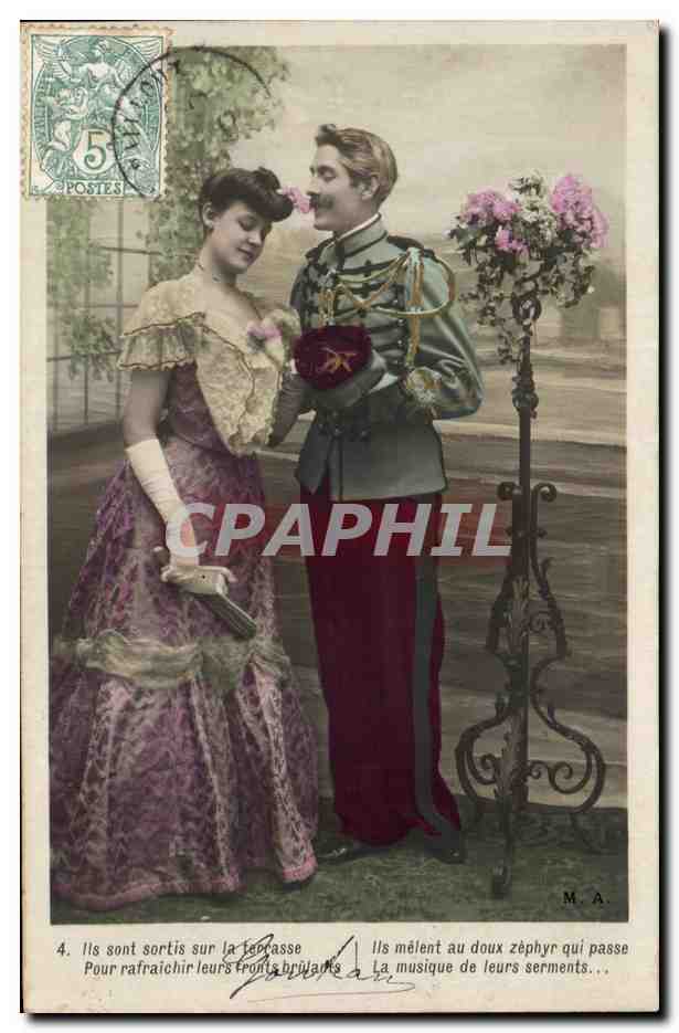 CPA Fantaisie Femme Militaire Militaria