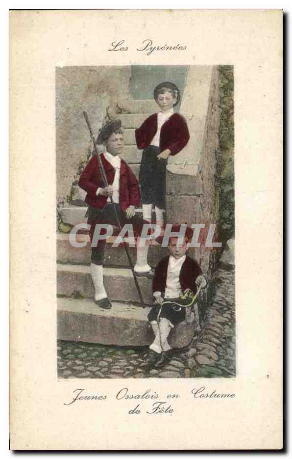 CPA Fantaisie Les Pyrenees Jeunes Ossalois en costume de fete
