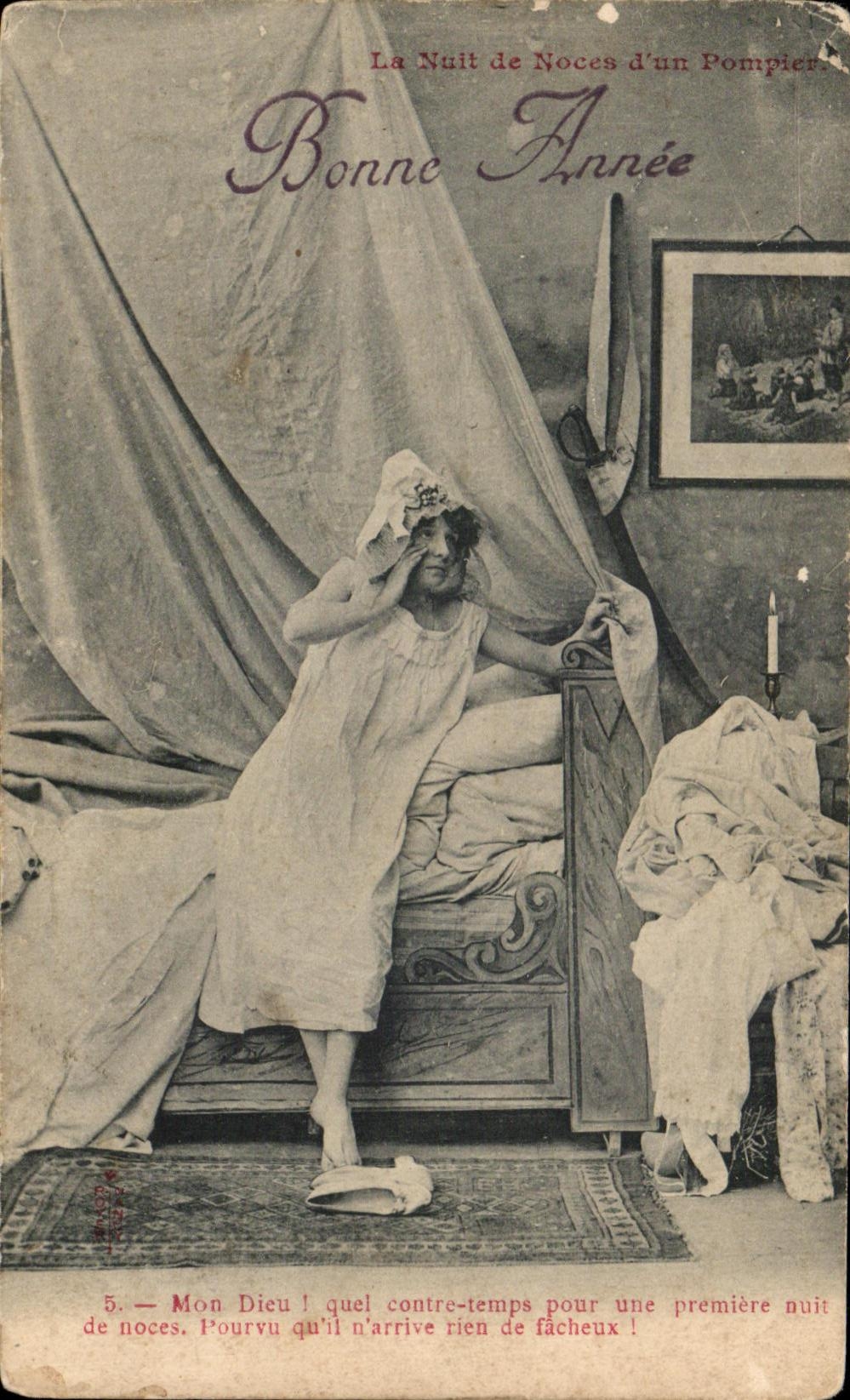 CPA Fantaisie Femme la nuit de noces d'un pompier 