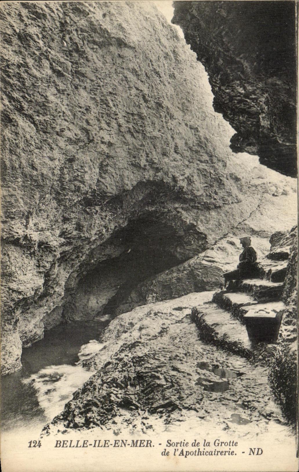 Belle-Île-en-Mer — Sortie de la Grotte de l'Apothicaire — ND — n°124