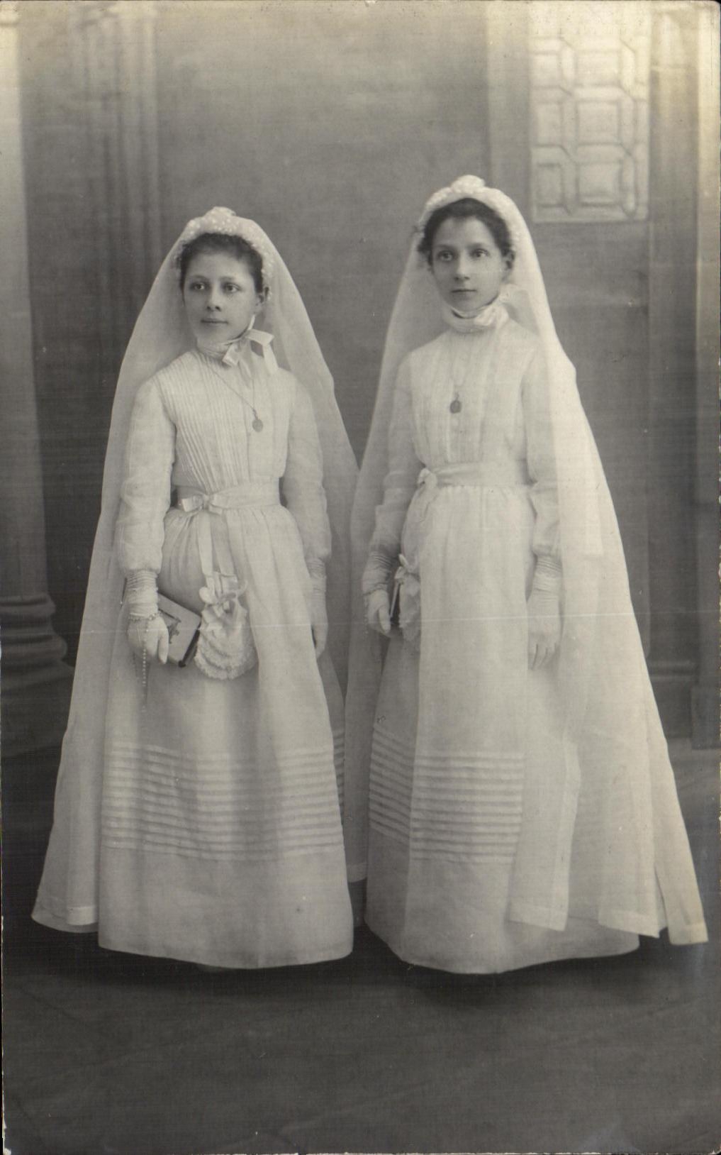CARTE PHOTO Folklore Jeunes Filles Jumelles