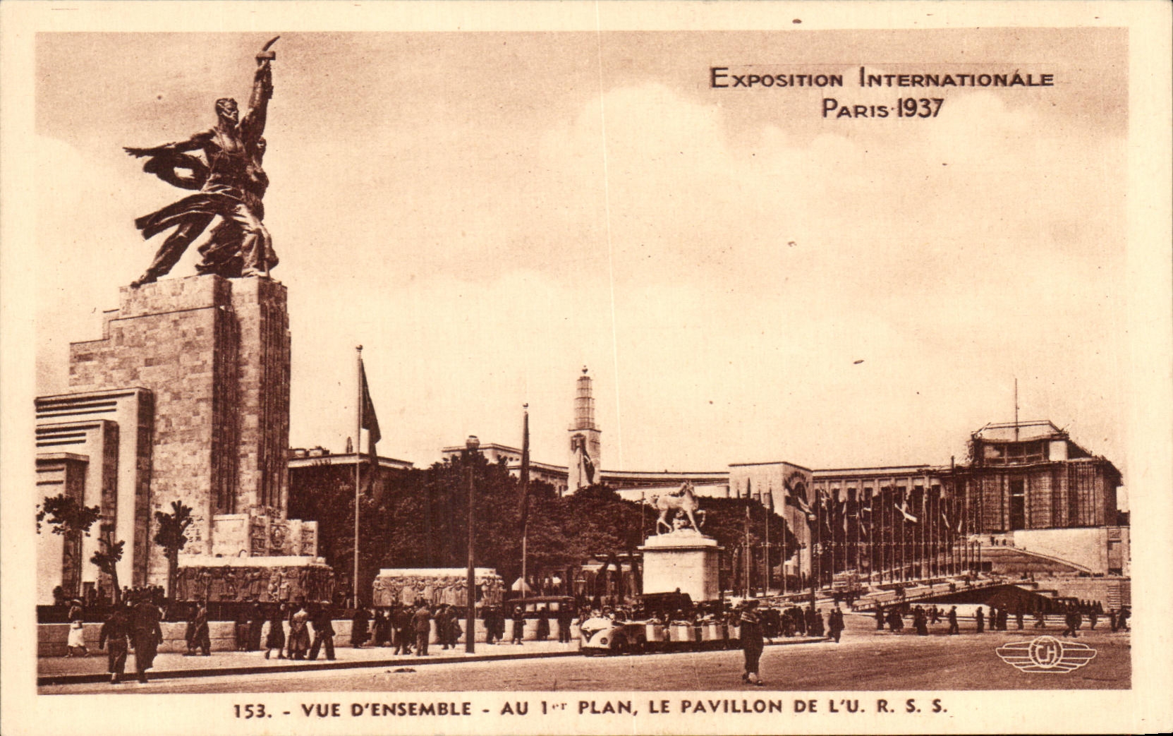 Exposition Internationale Paris 1937 — Vue d'ensemble au 1er plan, le Pavillon de l'U.R.S.S. — H. Chipault, Boulogne-sur-Seine