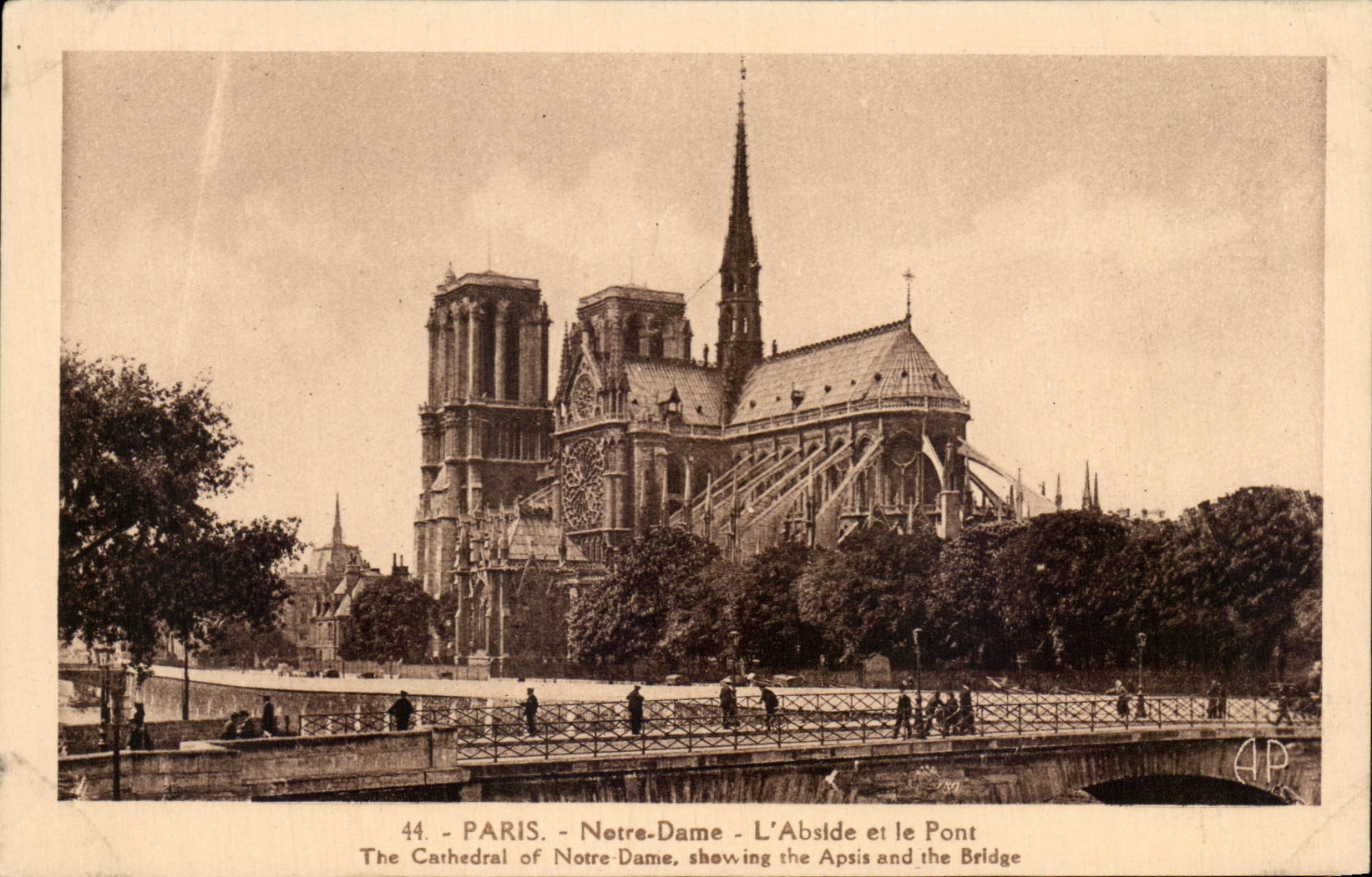 CPA Paris Notre Dame L'Abside et le Pont 