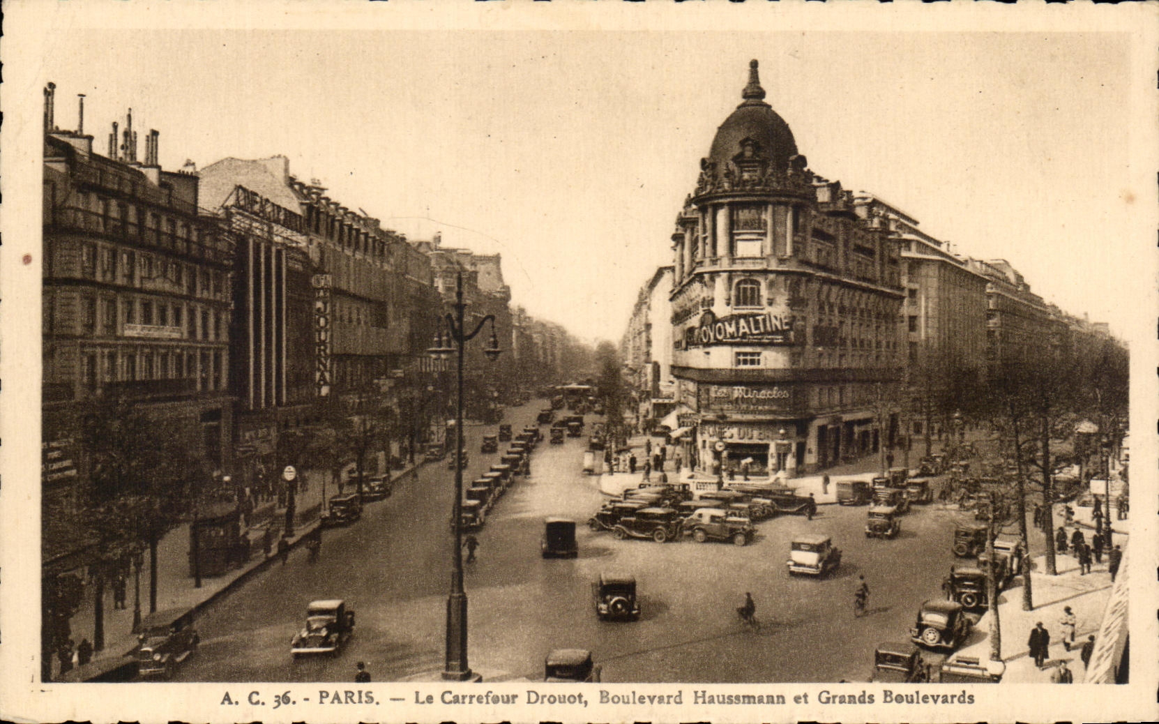 CPA Paris Le Carrefour Drouot Boulevard Hausseman et Grands Boulevards