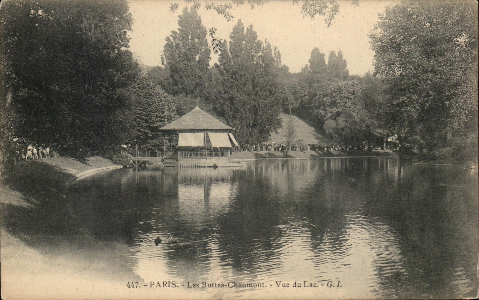 CPA Paris Les Buttes Chaumont Vue du Lac