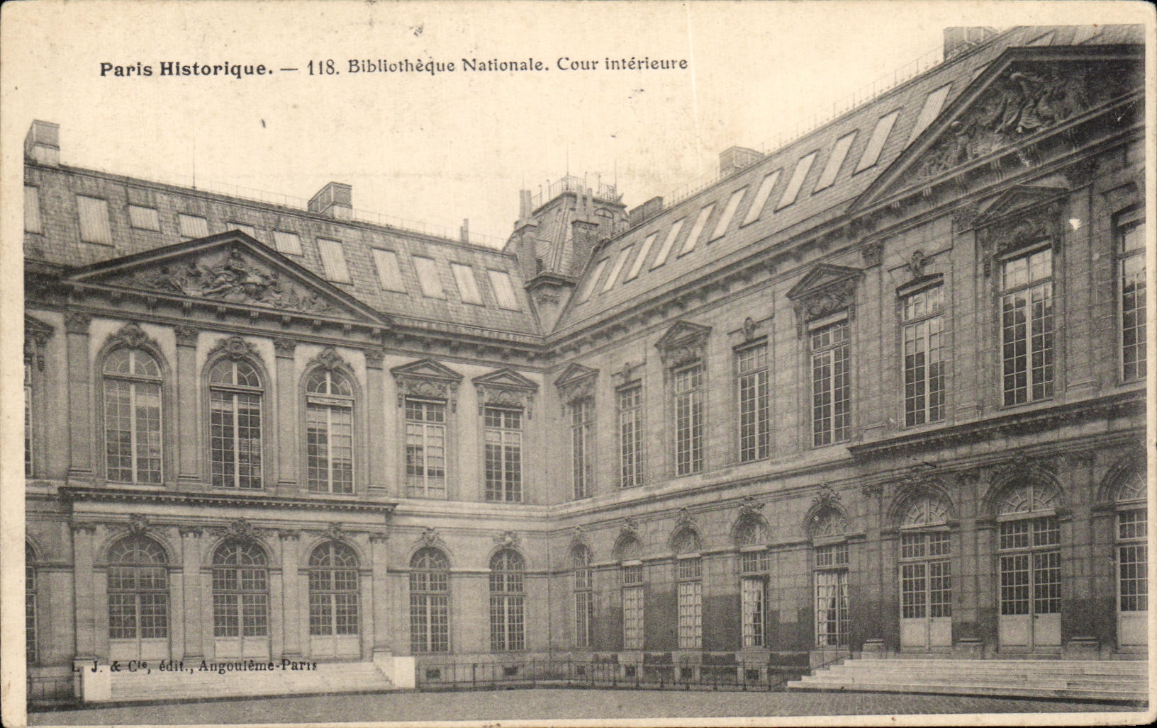 CPA Paris Historique Bibllotheque Nationale cour Interieure