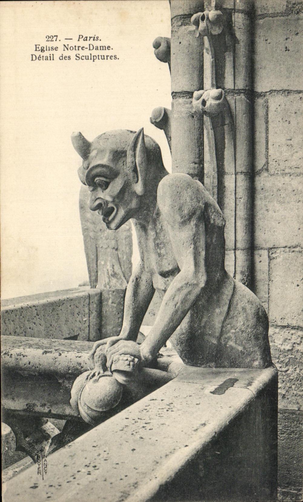 CPA Paris Eglise Notre Dame Detail des Sculptures Diable chimere
