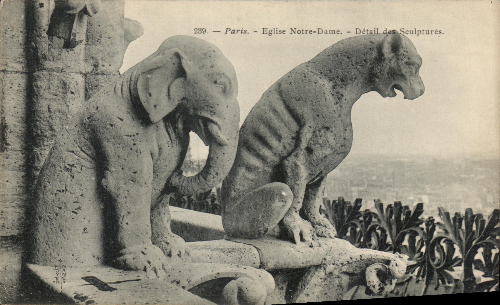 CPA Paris Eglise Notre Dame Detail des Sculptures Chimere Elephant Diable 