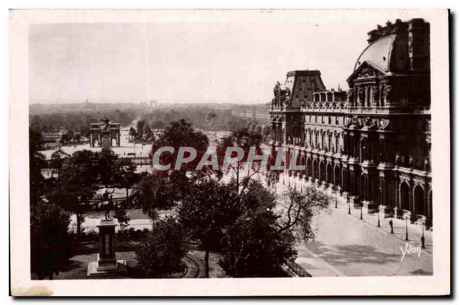 CPA Paris En Flanant Perspective sur les Tuileries A droite detail du Louvre A sight over the Tuileries
