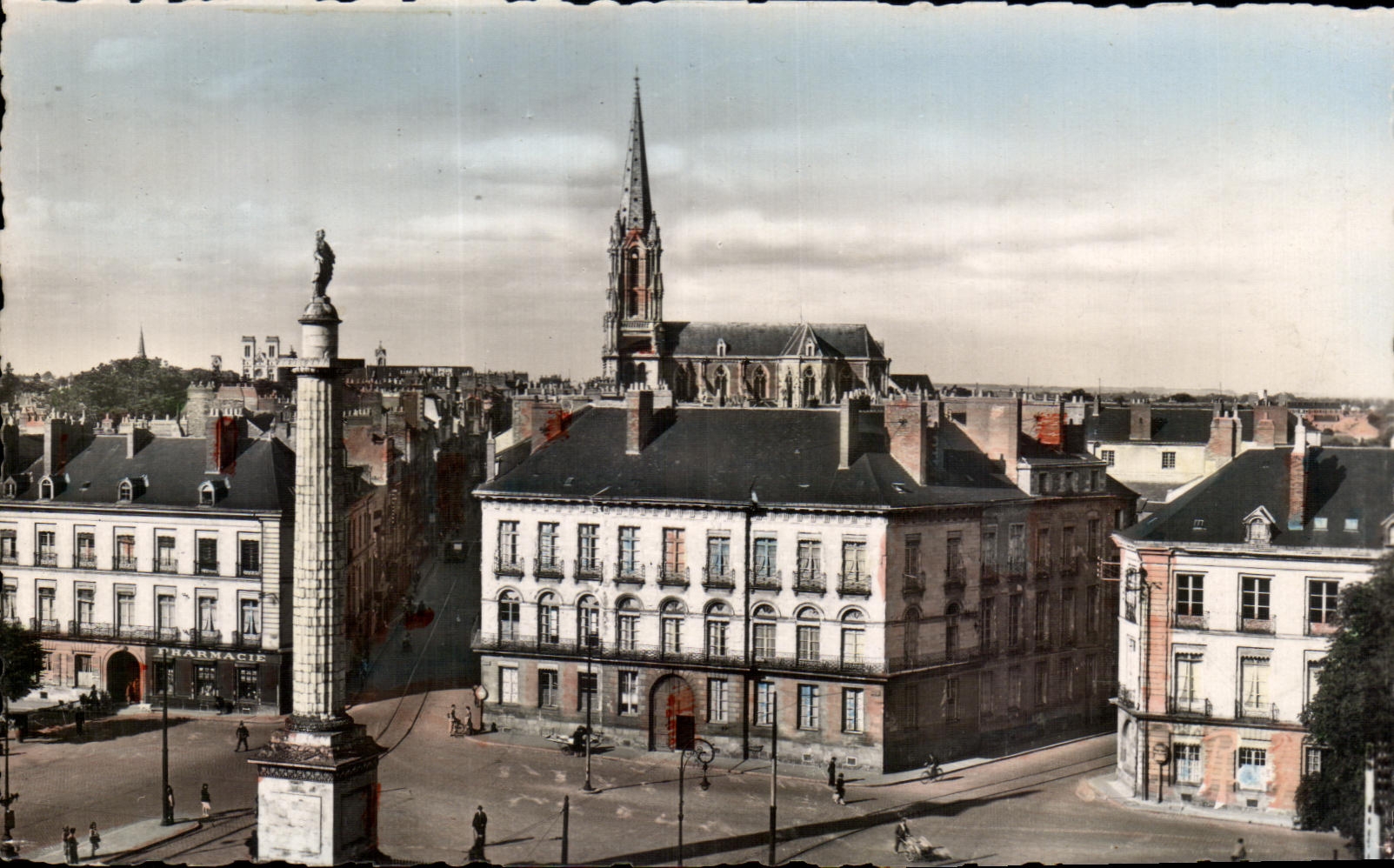 CPA Nantes Vue prise de la Cathedrale Vers Saint Clement et Saint Donatien