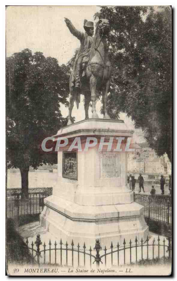 CPA Montereau La Statue De Napoleon 1er
