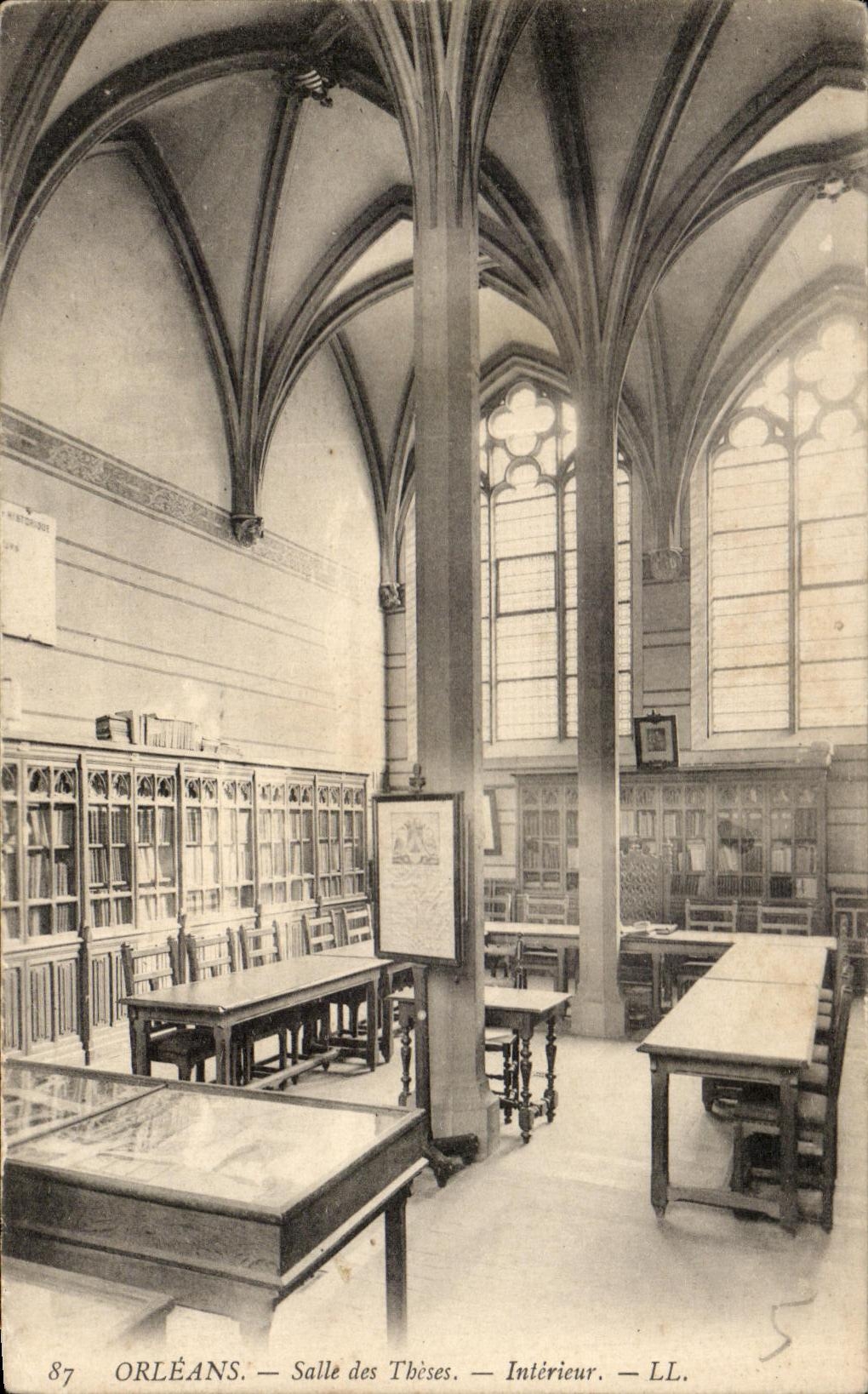 Orléans — Salle des Thèses — Intérieur — LL.