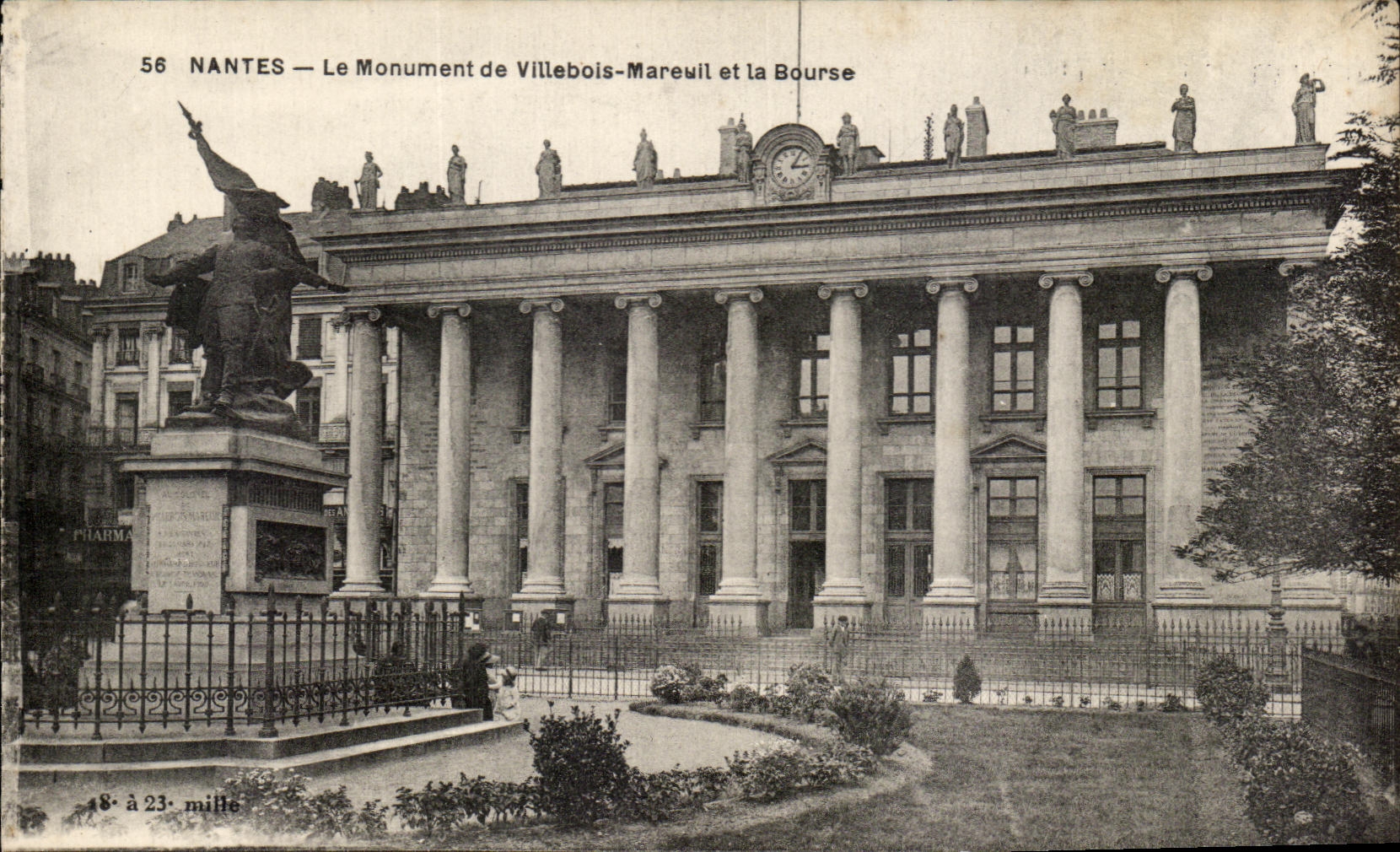 CPA Nantes Le Monument De Villebois Mareuil Et La Bourse