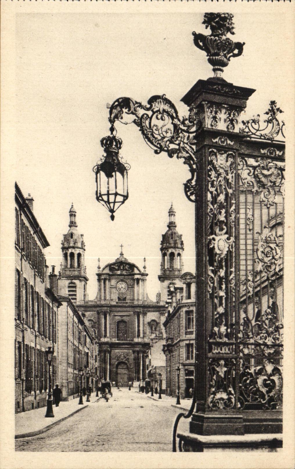 CPA Nancy Rue Maurice Barres Et La Cathedrale Une Des Grilles De Jean Lamour