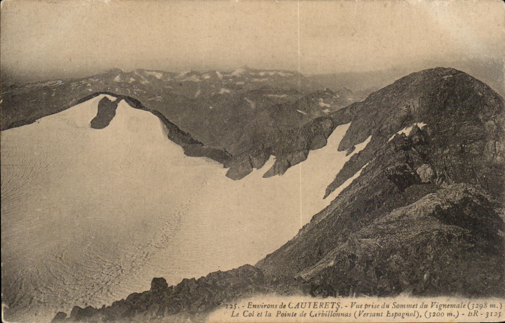 Environs de Cauterets — Vue prise du Sommet du Vignemale (3298 m) — Le Col et la Pointe de Cervillonnas (Versant Espagnol)