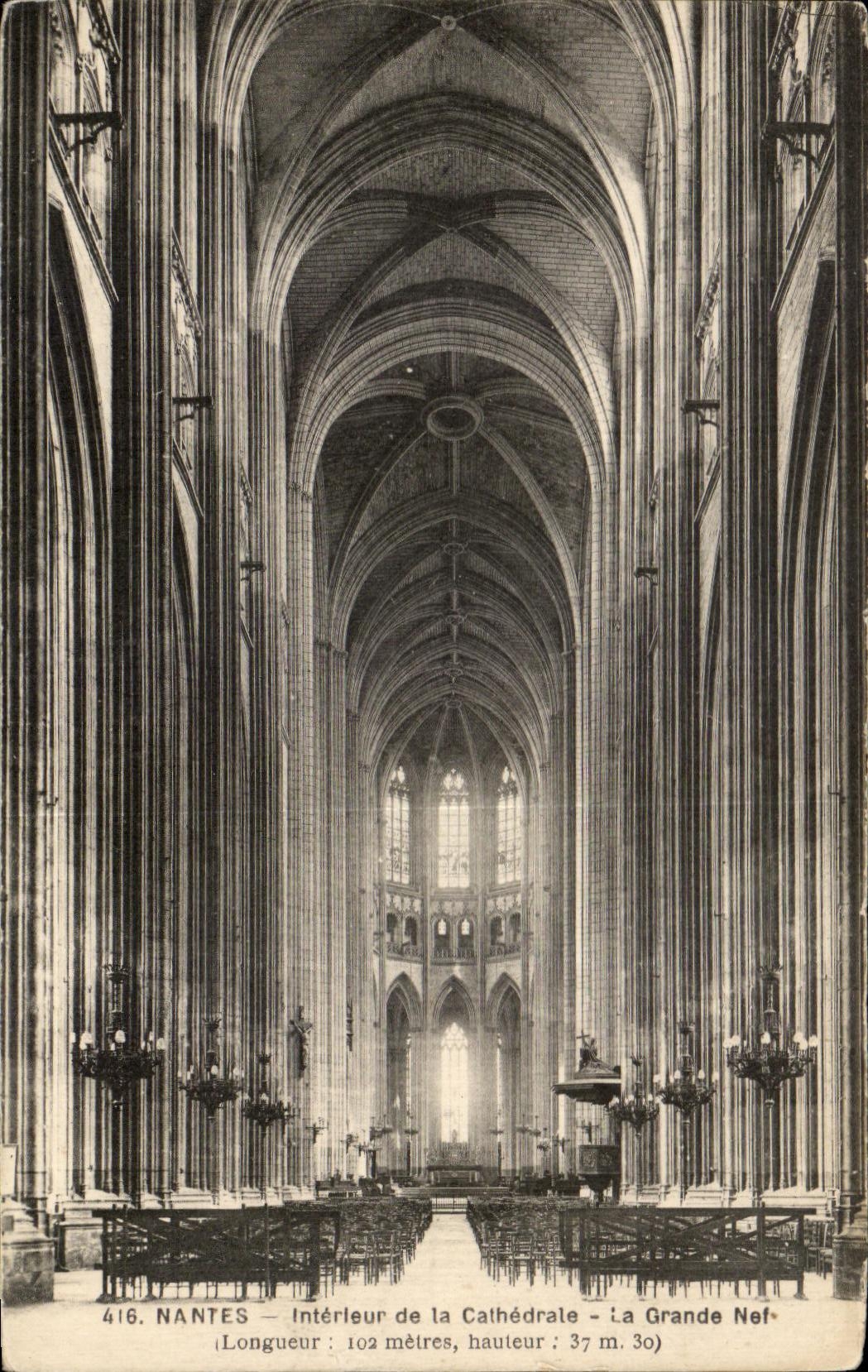 CPA Nantes Interieur de la Cathedrale La Grande Nef