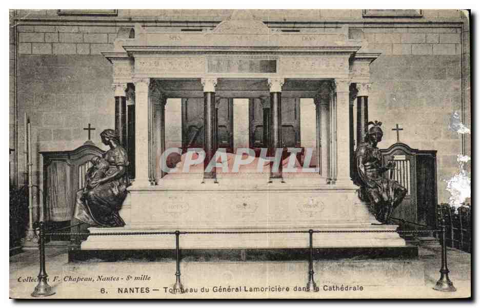 CPA Nantes Tombeau du General Lamoriciere dans la Cathedrale