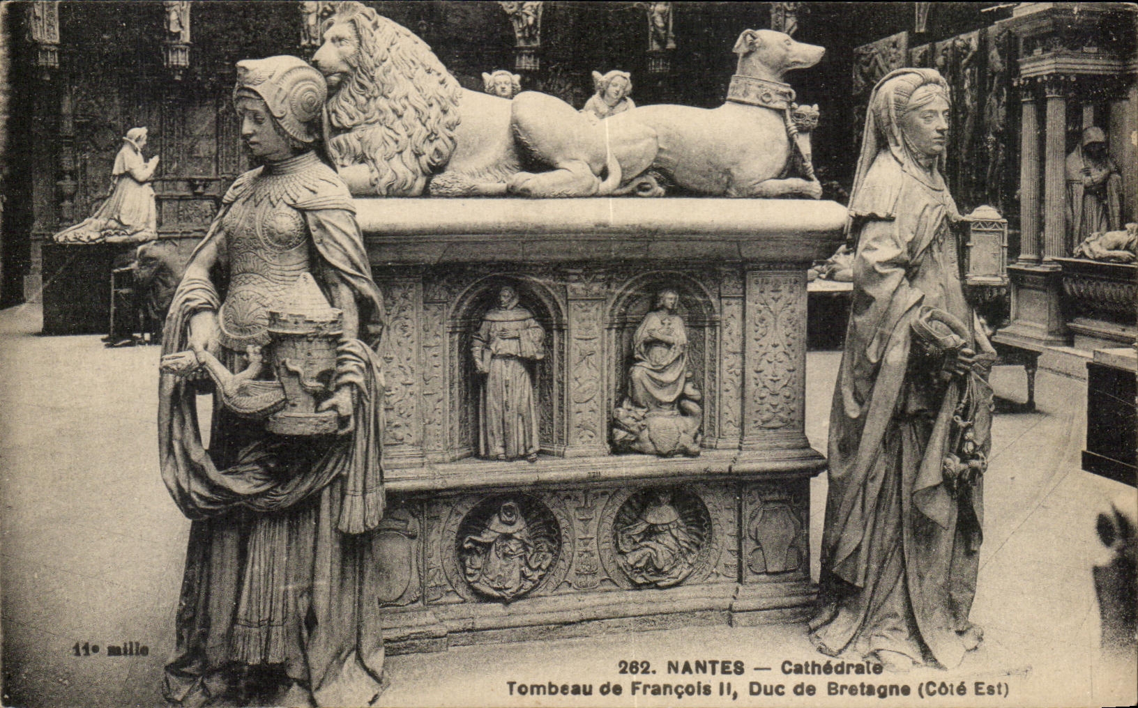 CPA Nantes Cathedrale Tombeau de Francois II duc de Bretagne Lion